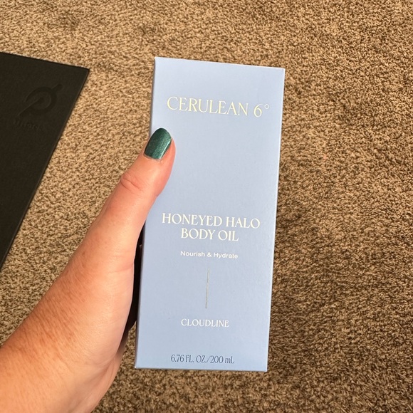 Cerulean 6 Honeyed Halo Body Oil in Cloudline - Picture 4 of 5